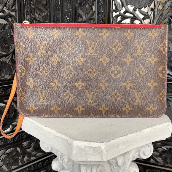 Louis Vuitton Neverfull Monogrom Clutch - Picture 2 of 10